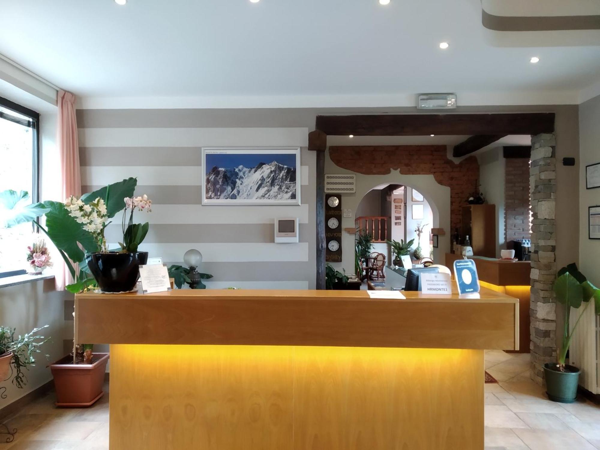 Albergo Ristorante Monterosa Ameno Exterior photo